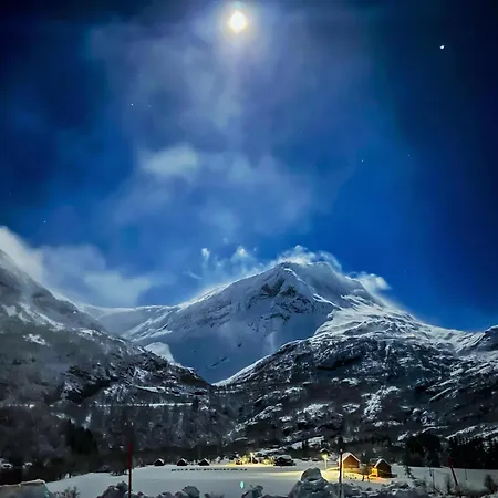 Dalen Gaard Og Geiranger