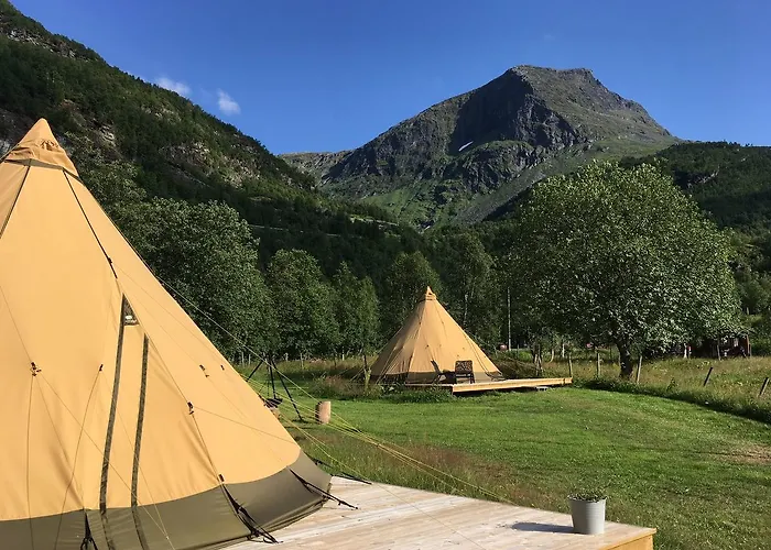 Dalen Gaard Og Деревянный коттедж Гейрангер